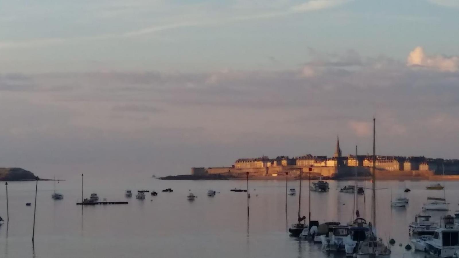 Loft Atypique Hyper Centre A 5Mn A Pied De La Plage De L'Ecluse 2 A 8 Personnes Dinard Esterno foto